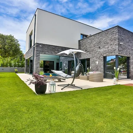 Infinity- Luxury Near Split