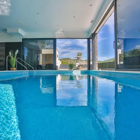 Infinity- Luxury Near Split