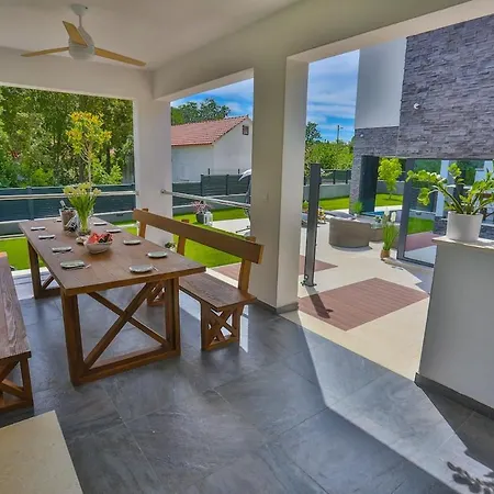 Villa Infinity- Luxury Near Split Dugopolje
